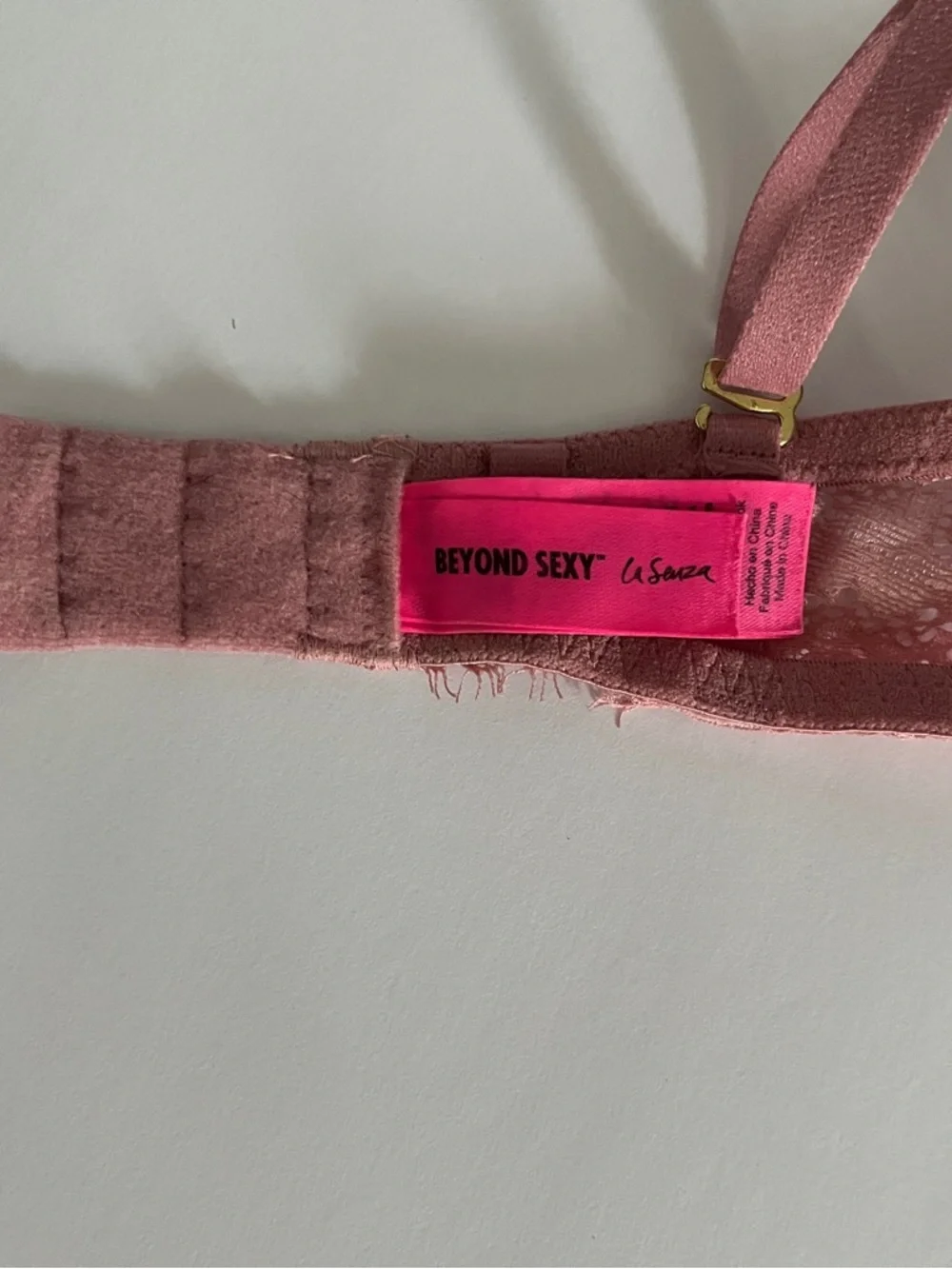 La SENZA Black/Cream Push-Up Plunge with Lace Overlay +Beyond Sexy Pink Bras 32D - Picture 15 of 16